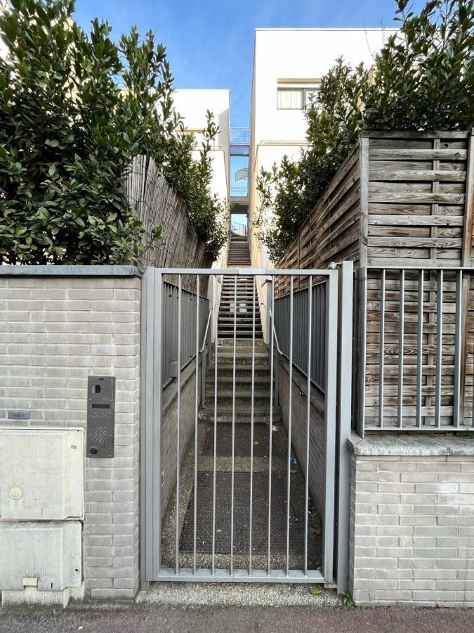 Modern And Bright Apartment Near Paris ลา คูร์เนิฟ ภายนอก รูปภาพ